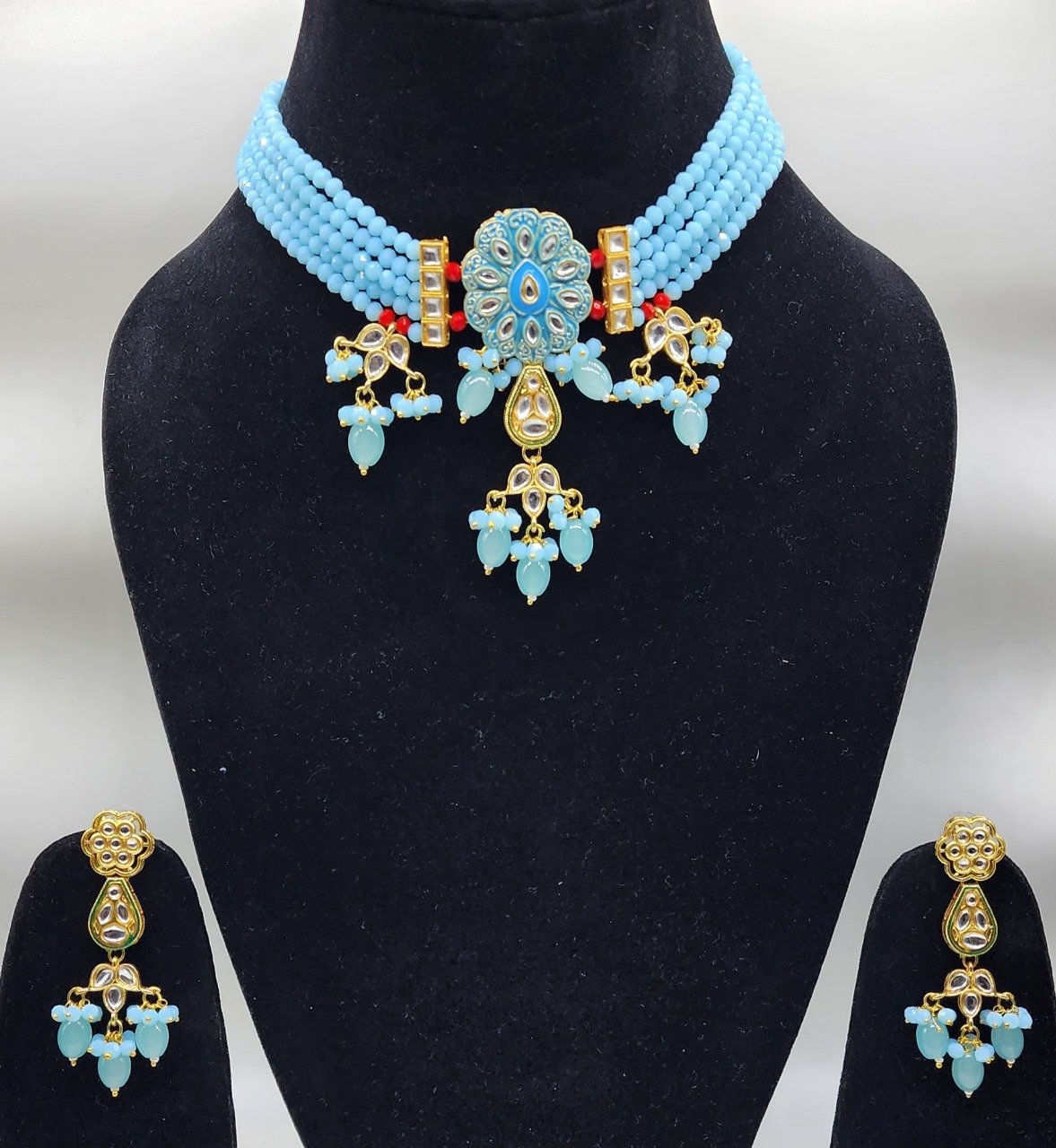 Choker Set With Maang Tikka