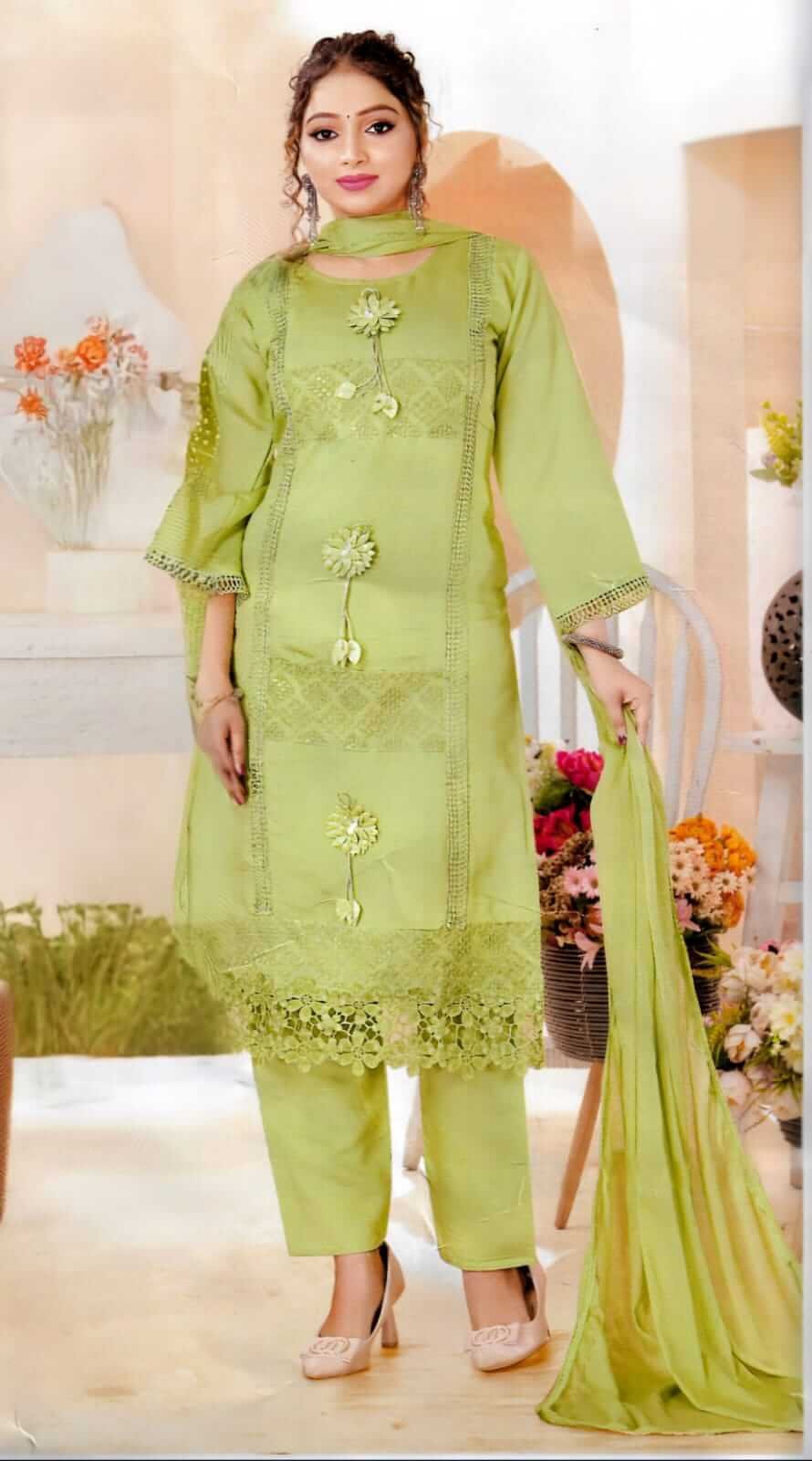 Elegant Pakistani Suit